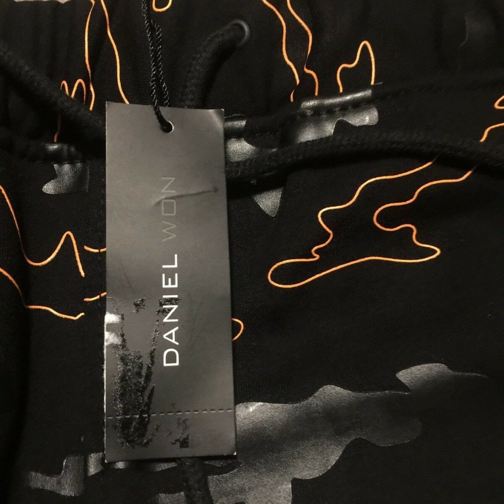 Daniel Won Men's Rubber Camo Micro-Terry Shorts XL - Picture 6 of 10